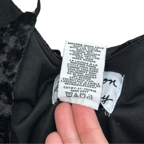 Madison & Berkeley Black Velvet Velour Tiered Tank - Womens Size XL - Picture 2 of 4